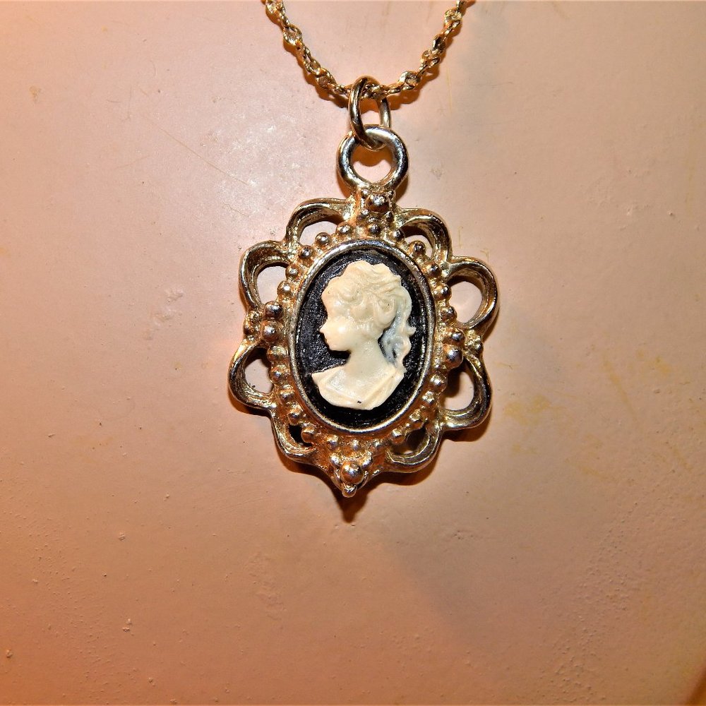 Vintage Cameo Necklace